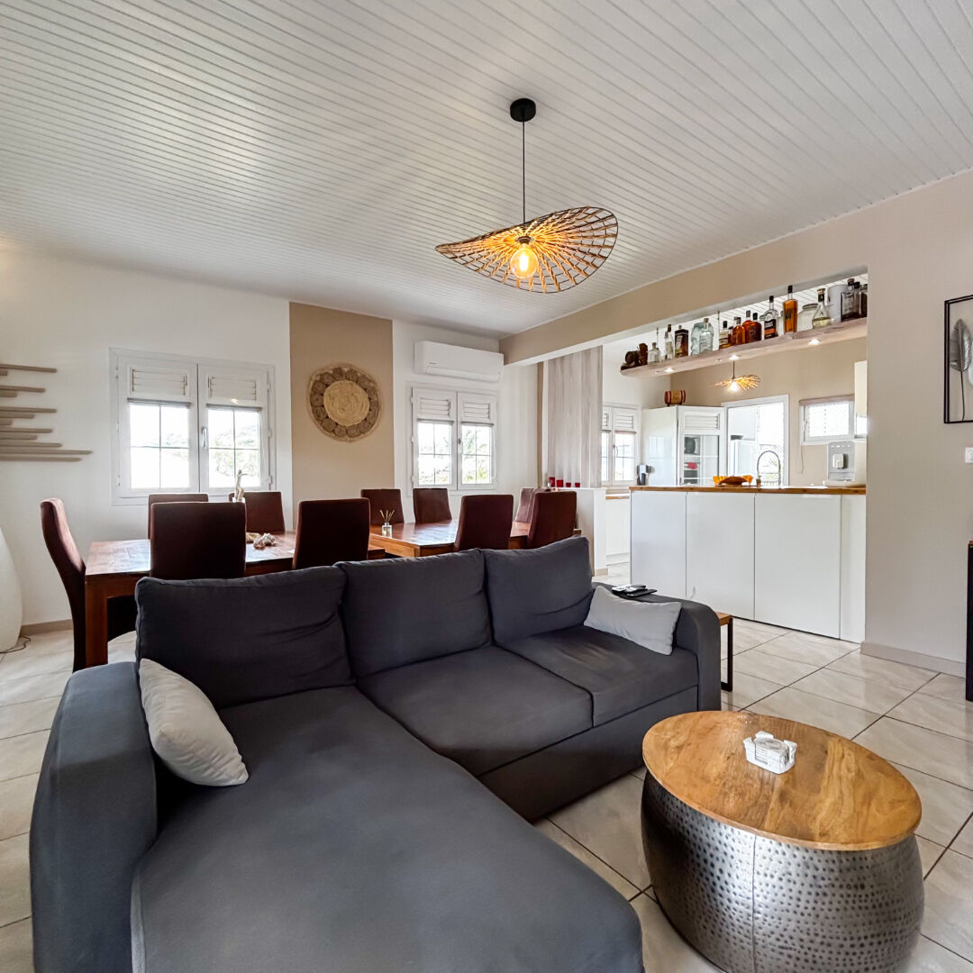 Local commercial LA TRINITE (97220) 10 pi&egrave;ces 258.00 m&sup2;