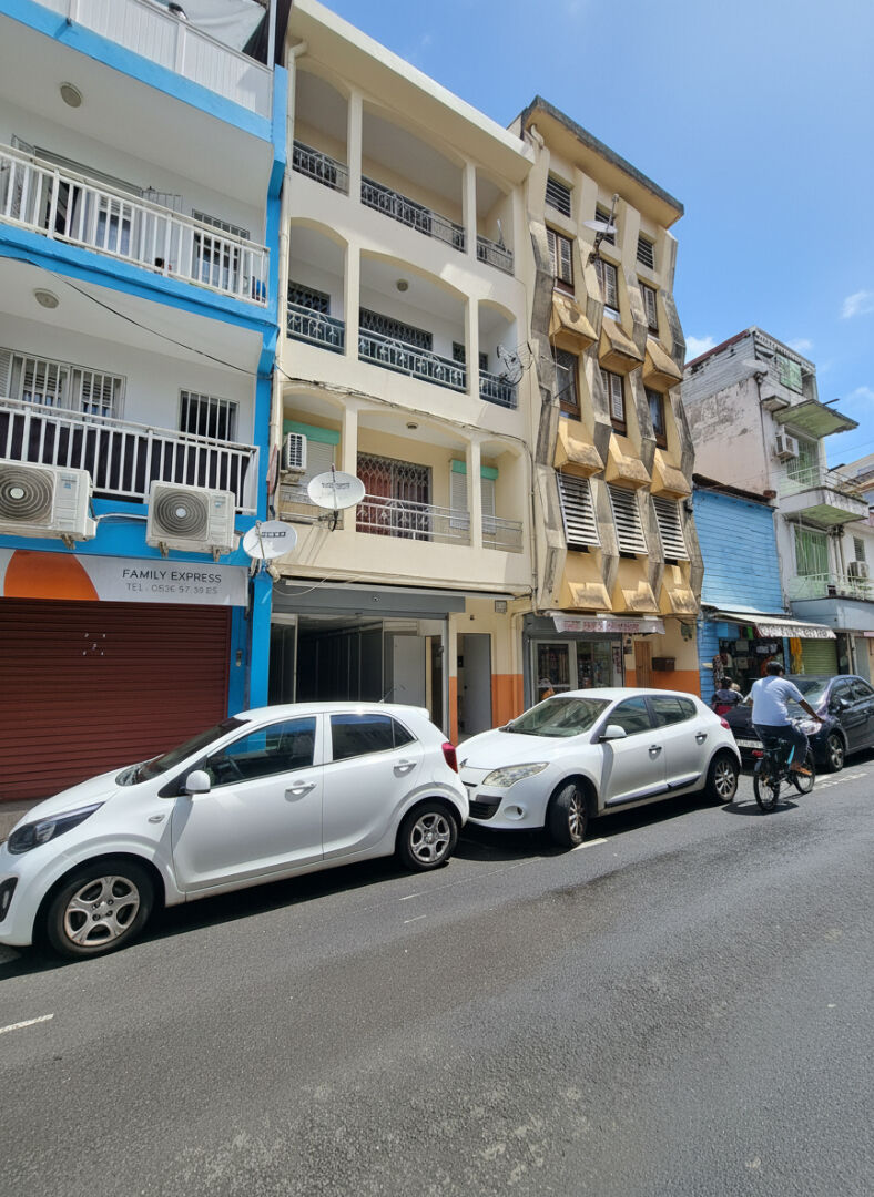 Local d'activit&eacute; FORT DE FRANCE (97200) 90.00 m&sup2;
