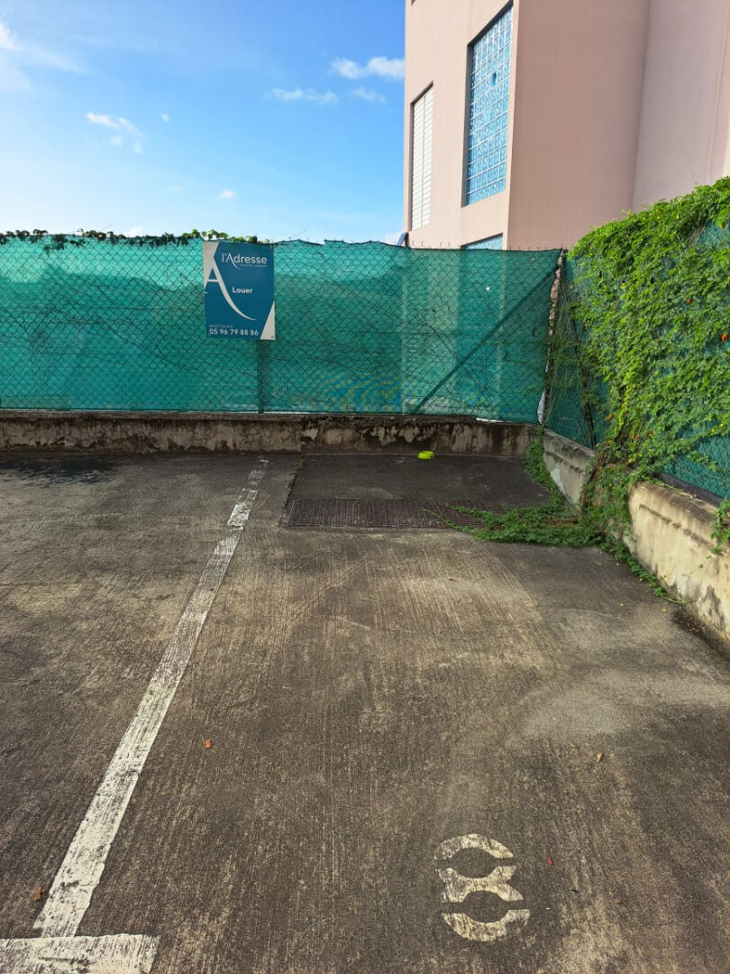 Parking / box LES TROIS ILETS (97229) 5.00 m&sup2;