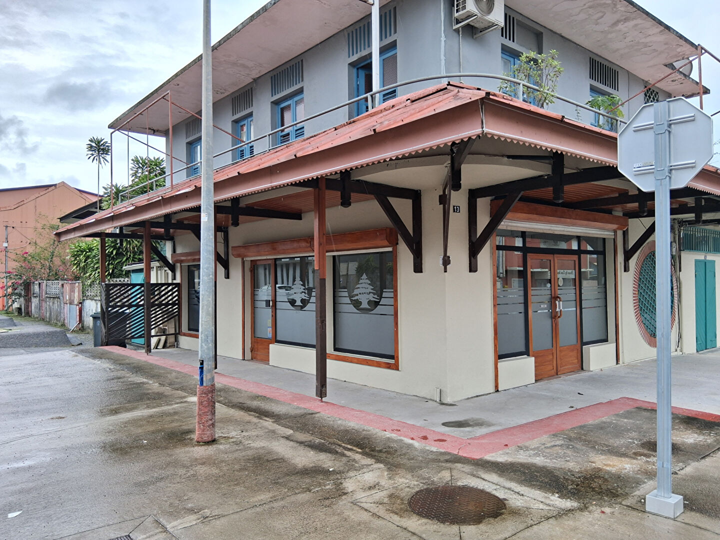 Local commercial CAYENNE (97300) 157.00 m&sup2;